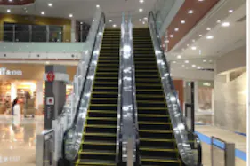 【イオンモール名古屋茶屋】モール内広告 エスカレーター