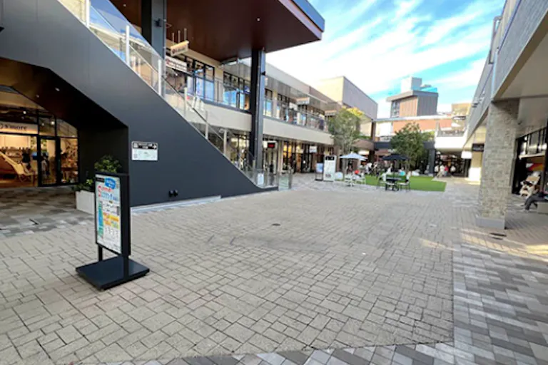 【THE OUTLETS SHONAN HIRATSUKA】LOUNGE COURTの画像1