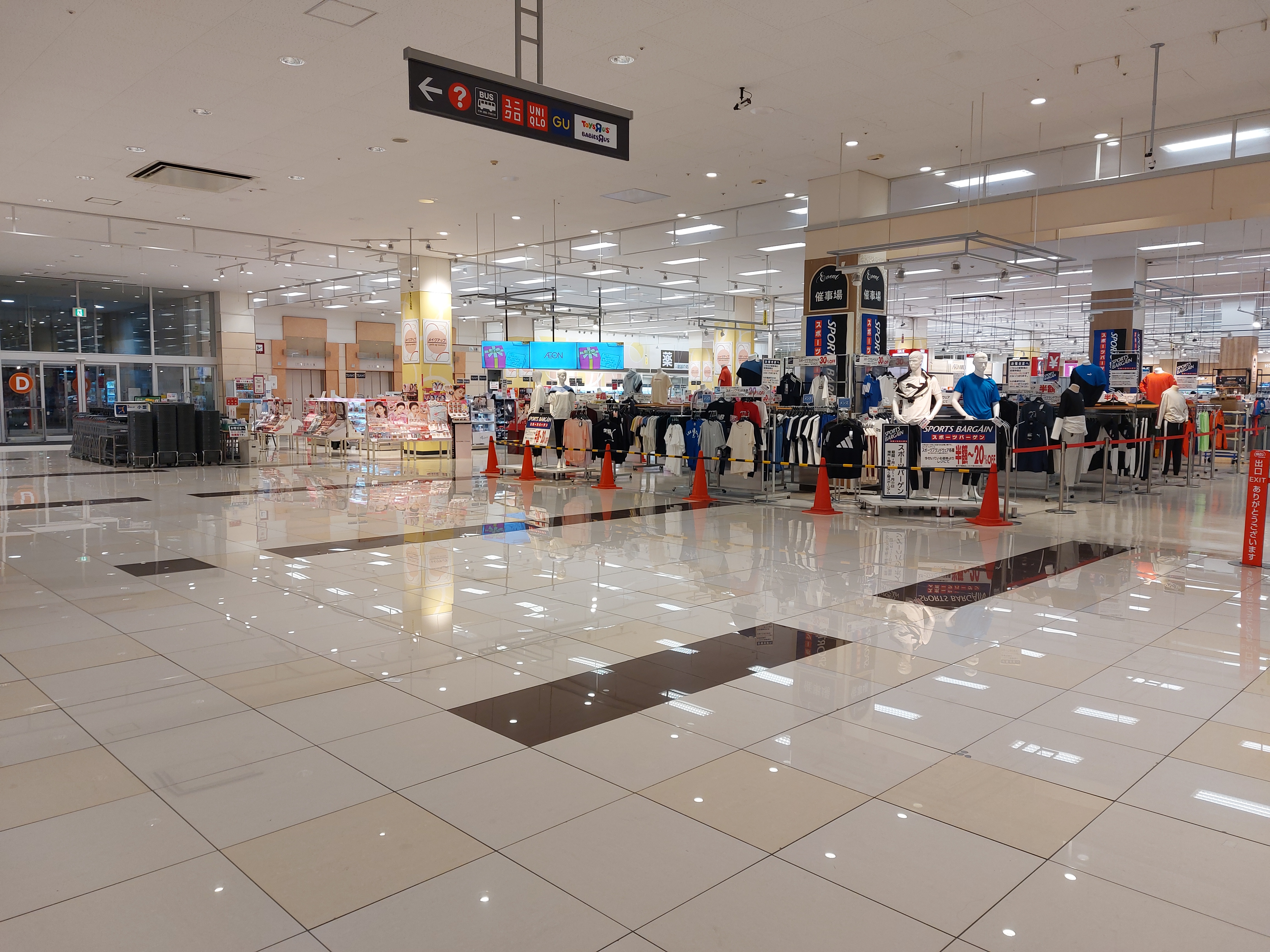 【イオンモール福岡】イーストコート横：催事場前