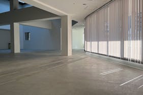 【代官山駅2分】展示会やポップアップストア、撮影に適した白壁コンクリート打ちっぱなしの200㎡越えのダイナミックな空間