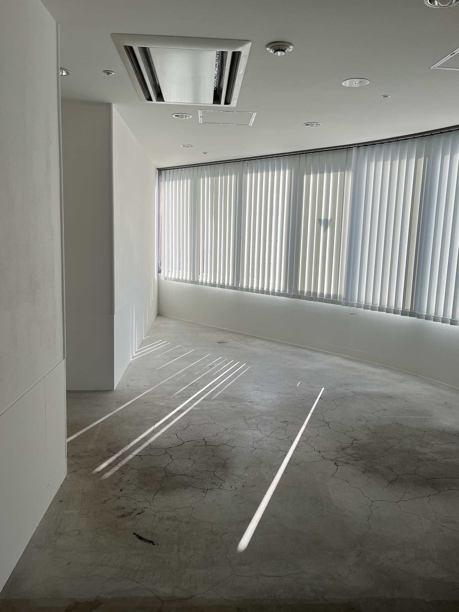 【代官山駅2分】展示会やポップアップストア、撮影に適した白壁コンクリート打ちっぱなしの200㎡越えのダイナミックな空間