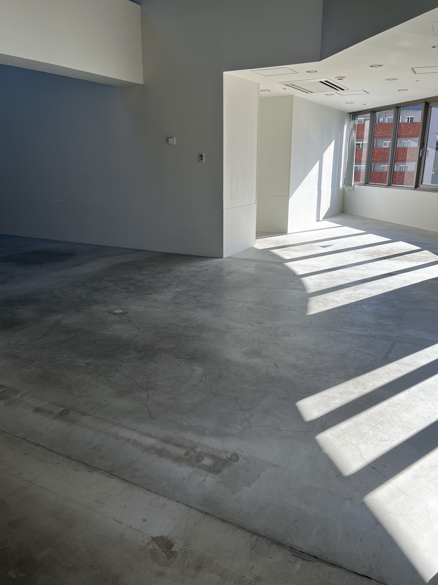 【代官山駅2分】展示会やポップアップストア、撮影に適した白壁コンクリート打ちっぱなしの200㎡越えのダイナミックな空間