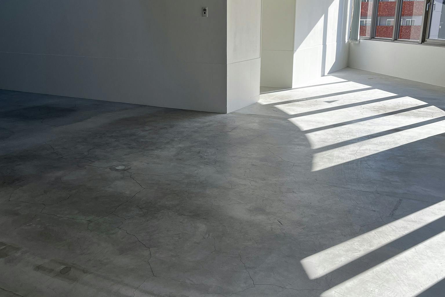 【代官山駅2分】展示会やポップアップストア、撮影に適した白壁コンクリート打ちっぱなしの200㎡越えのダイナミックな空間