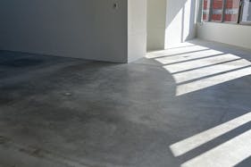 【代官山駅2分】展示会やポップアップストア、撮影に適した白壁コンクリート打ちっぱなしの200㎡越えのダイナミックな空間