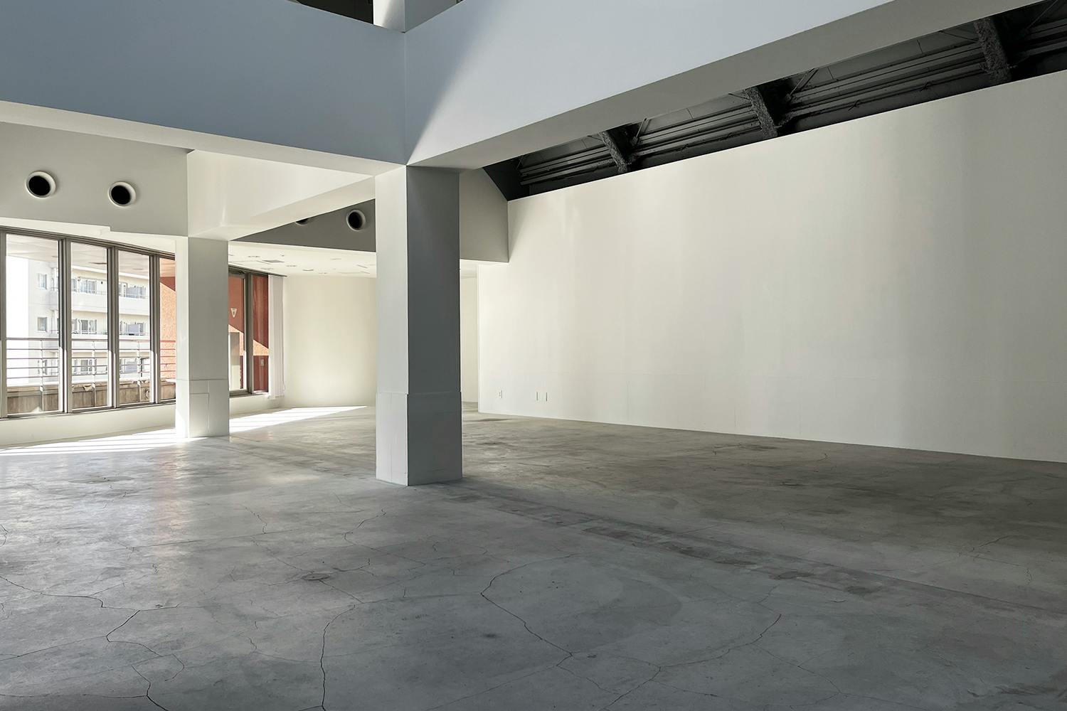【代官山駅2分】展示会やポップアップストア、撮影に適した白壁コンクリート打ちっぱなしの200㎡越えのダイナミックな空間