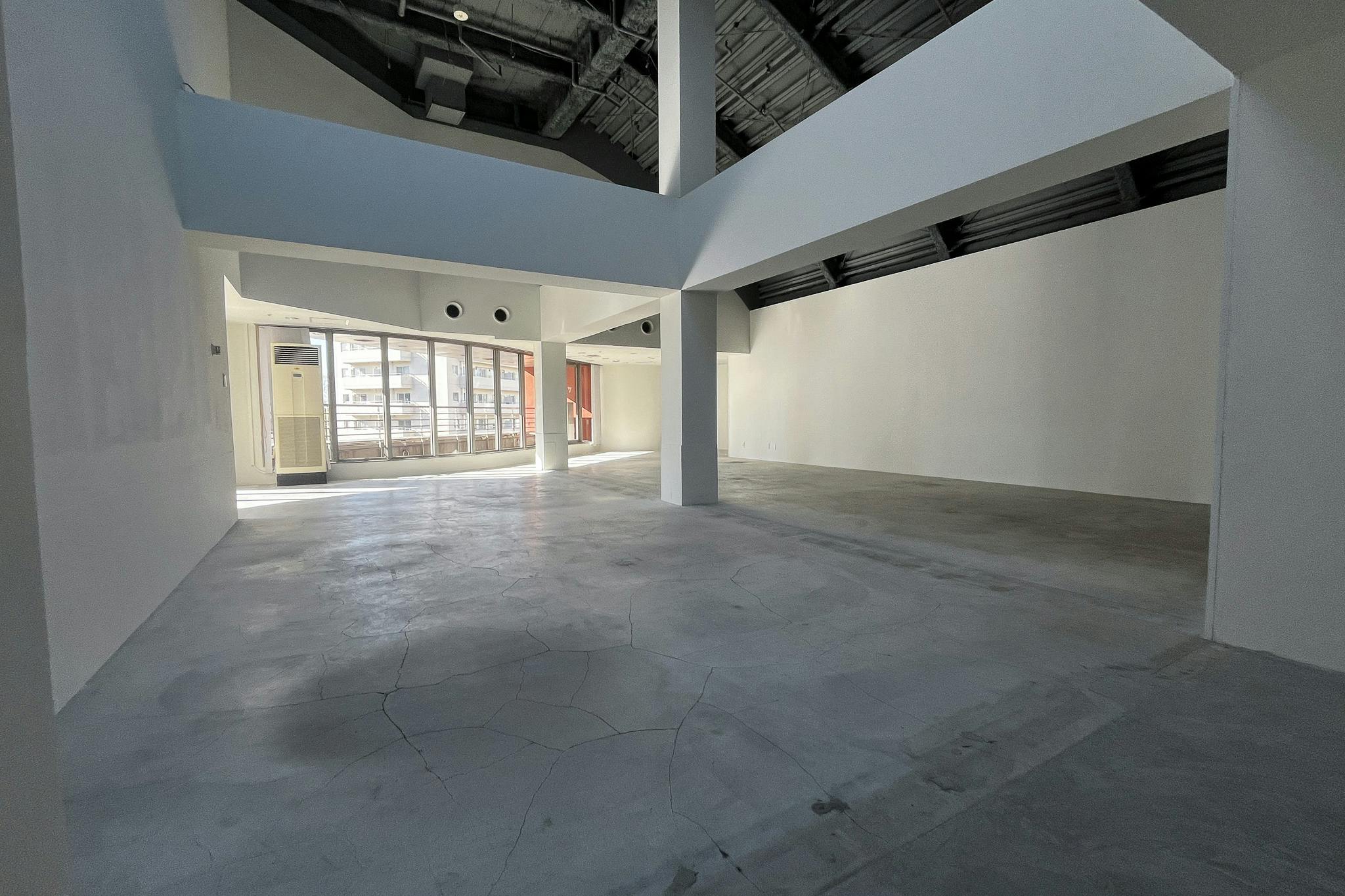 【代官山駅2分】展示会やポップアップストア、撮影に適した白壁コンクリート打ちっぱなしの200㎡越えのダイナミックな空間