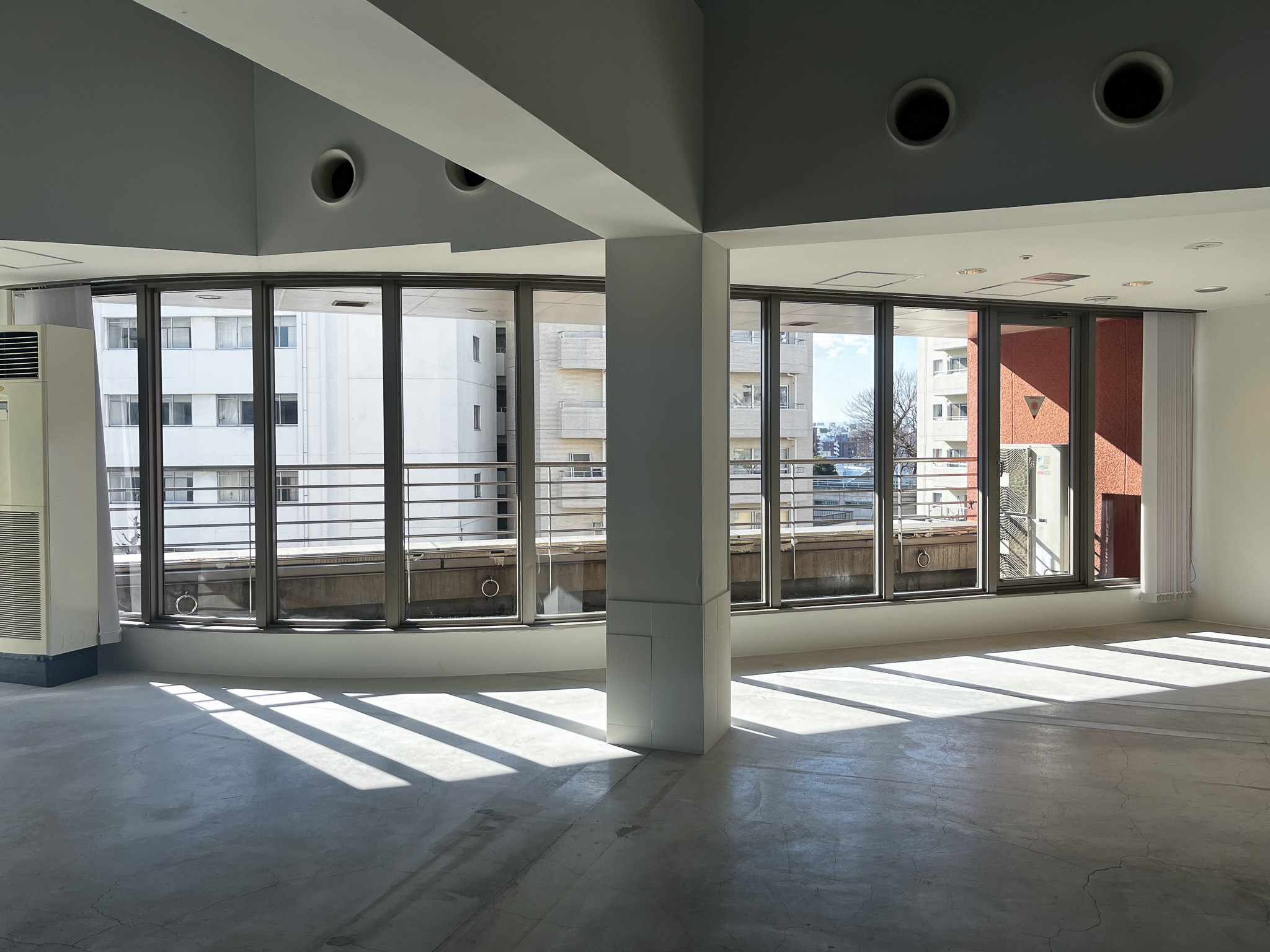 【代官山駅2分】展示会やポップアップストア、撮影に適した白壁コンクリート打ちっぱなしの200㎡越えのダイナミックな空間