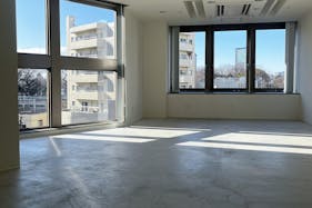 【代官山駅2分】展示会やポップアップストア、撮影に適した白壁コンクリート打ちっぱなしの200㎡越えのダイナミックな空間