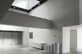 【代官山駅2分】展示会やポップアップストア、撮影に適した白壁コンクリート打ちっぱなしの200㎡越えのダイナミックな空間