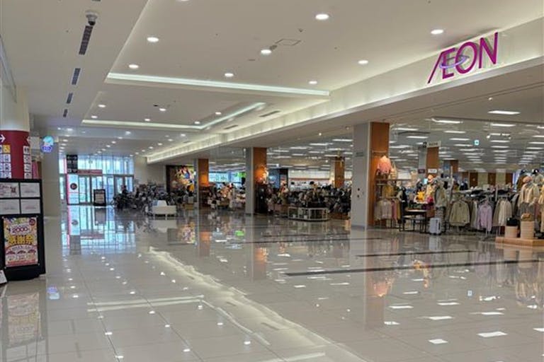 【イオンモール大牟田】イオン前通路の画像1