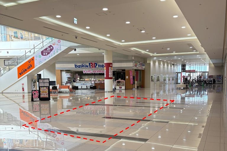 【イオンモール大牟田】イオン前通路の画像2