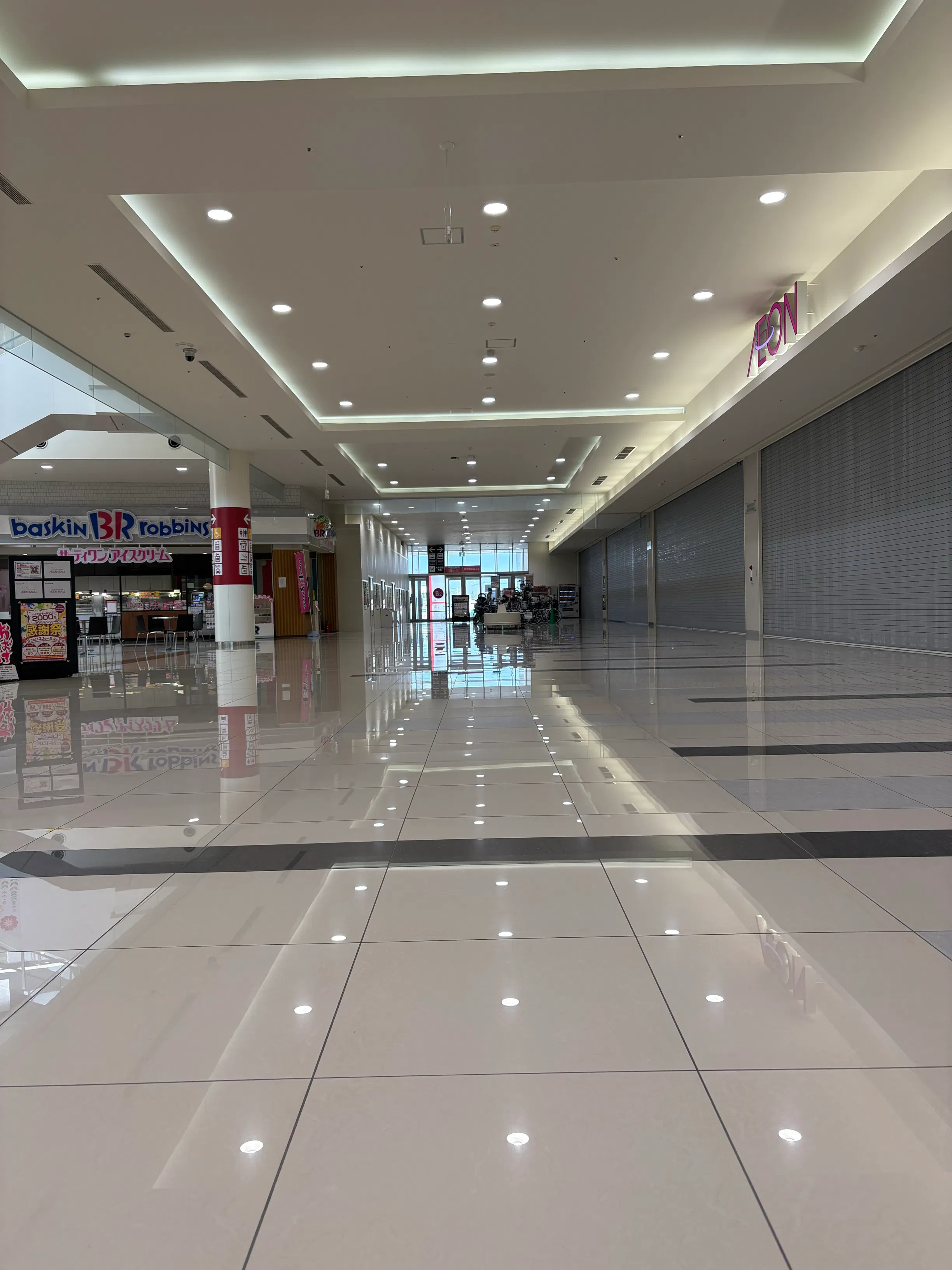 【イオンモール大牟田】イオン前通路