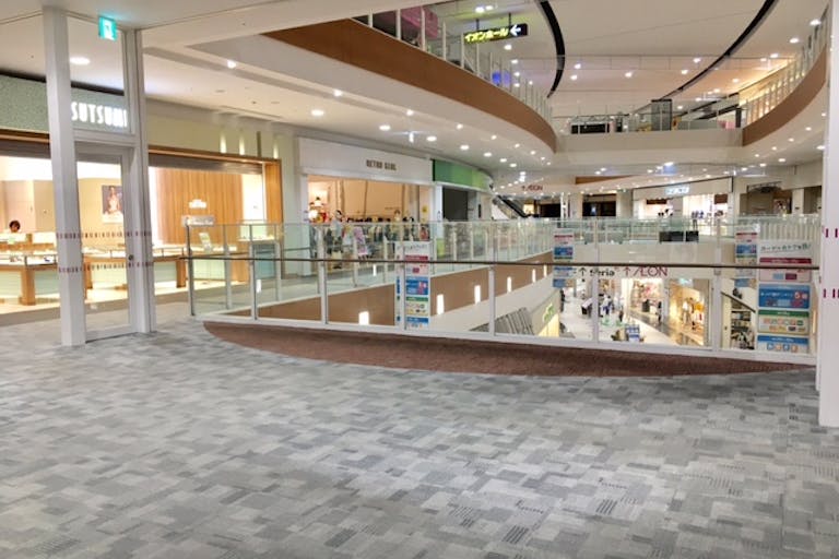 【イオンモール春日部】2F フードコート前ブリッジの画像1