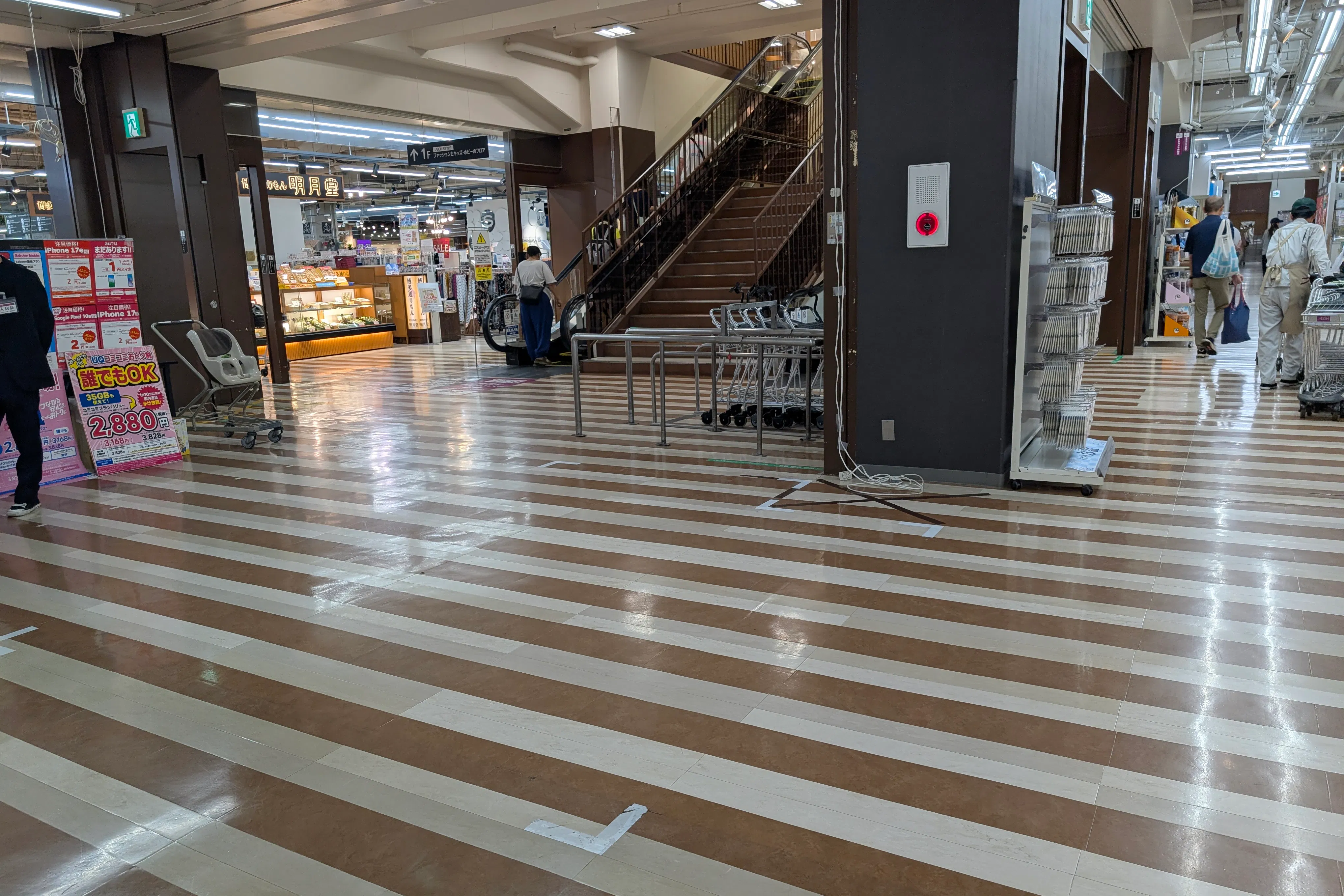 【イオンスタイル笹丘(福岡県)】地下中央階段前 化粧品側 催事スペース