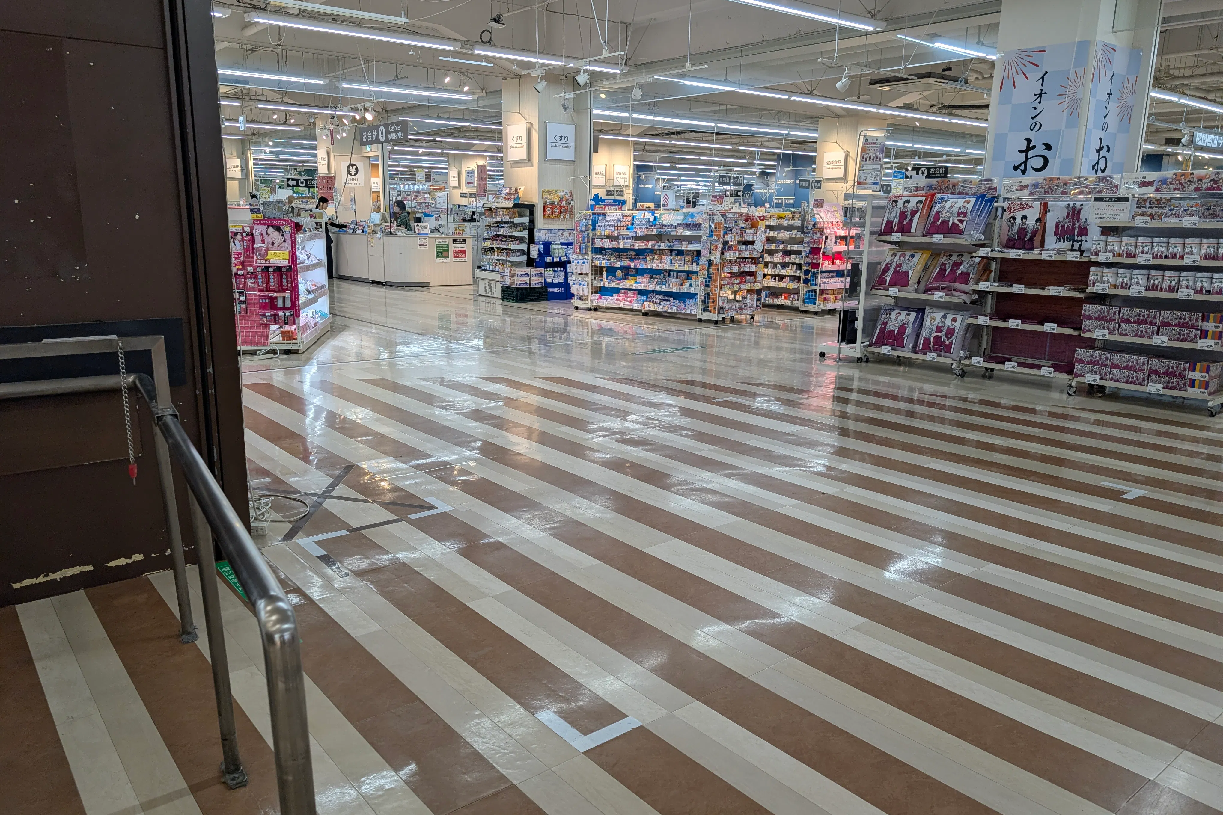 【イオンスタイル笹丘(福岡県)】地下中央階段前 化粧品側 催事スペース