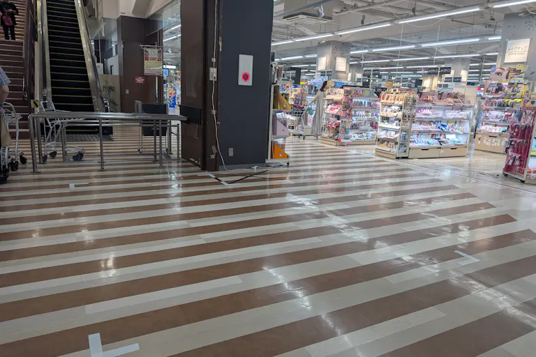 【イオンスタイル笹丘(福岡県)】地下中央階段前 化粧品側 催事スペースの画像3