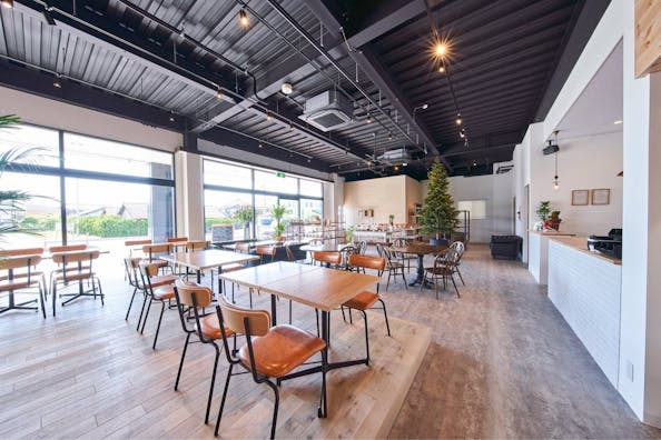 【甲賀エリア】ポップアップやイベントに最適な天井が高く開放的なカフェスペース