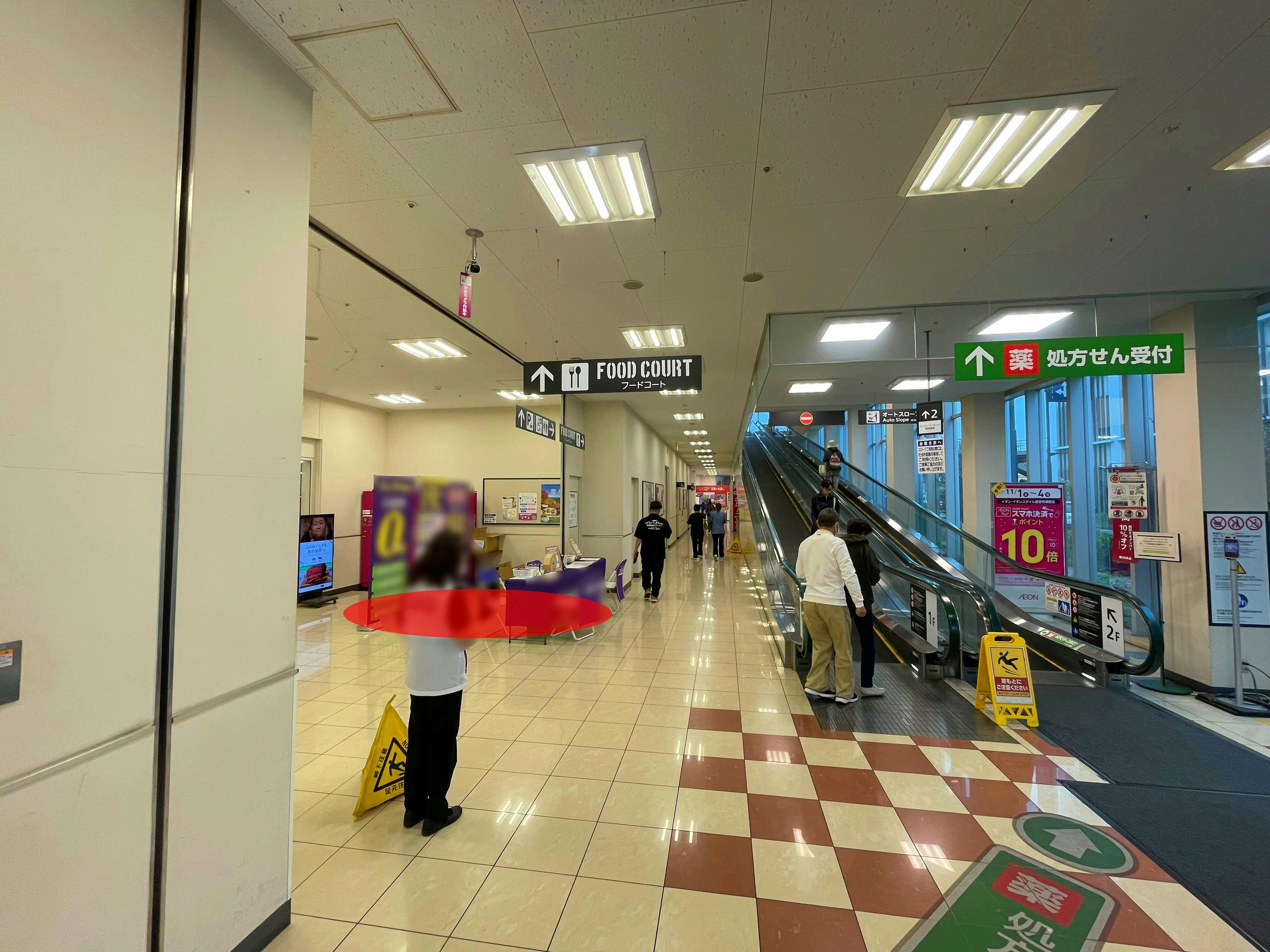 【イオンスタイル河辺店】各種プロモーションに適した1階平面駐車場出入口付近のイベントスペース