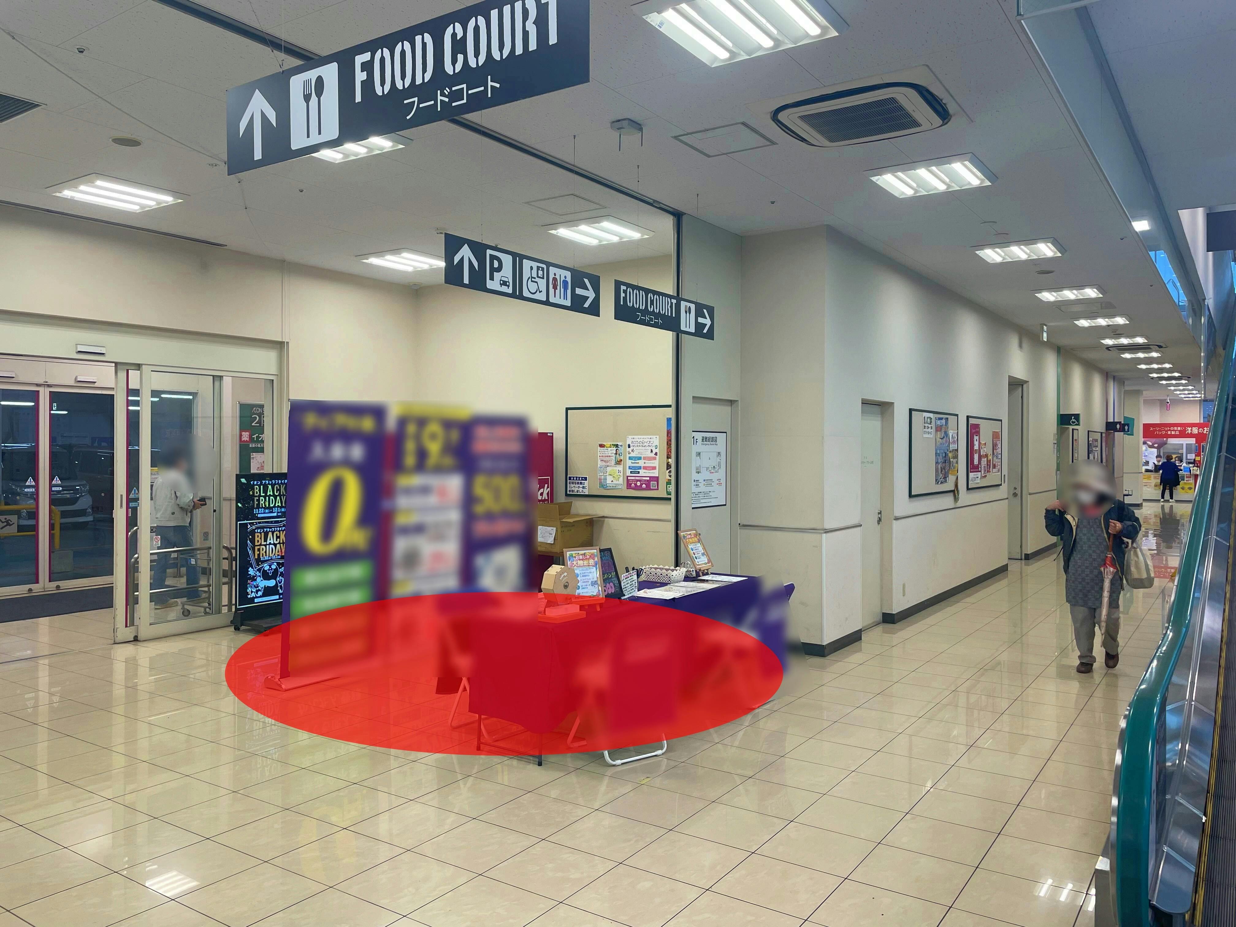 【イオンスタイル河辺店】各種プロモーションに適した1階平面駐車場出入口付近のイベントスペース