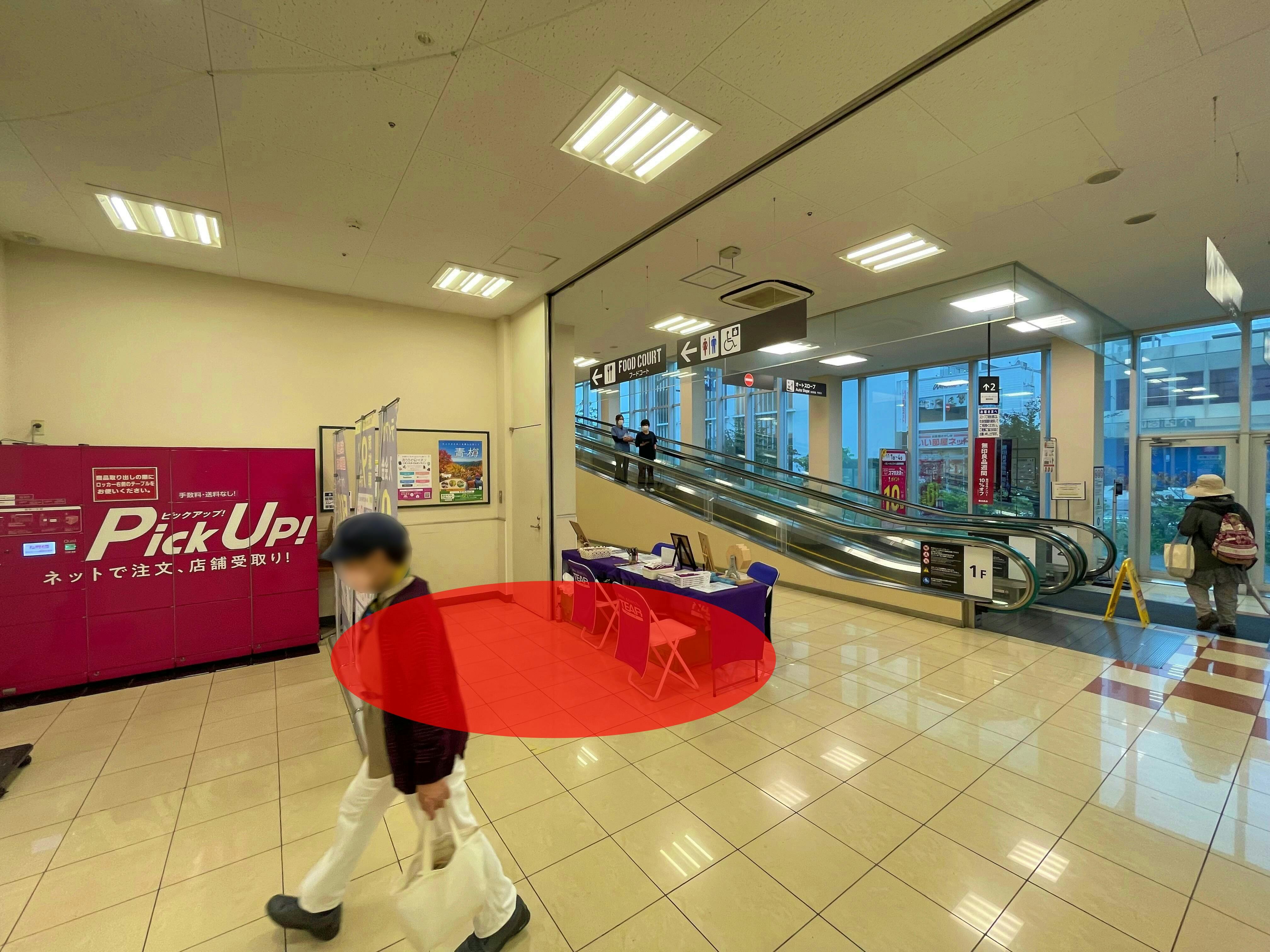 【イオンスタイル河辺店】各種プロモーションに適した1階平面駐車場出入口付近のイベントスペース