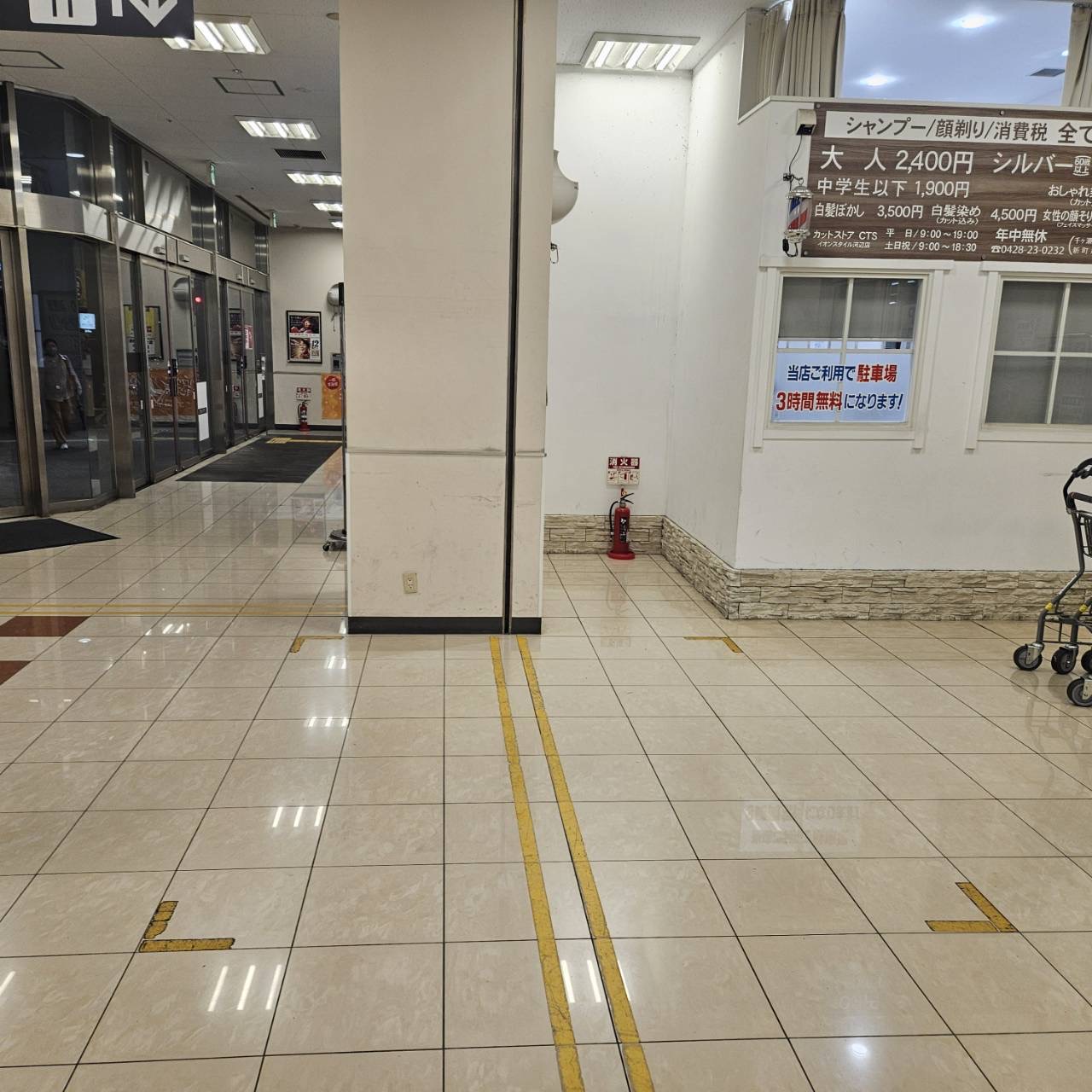 【イオンスタイル河辺店】各種プロモーションに適した1階平面駐車場出入口付近のイベントスペース