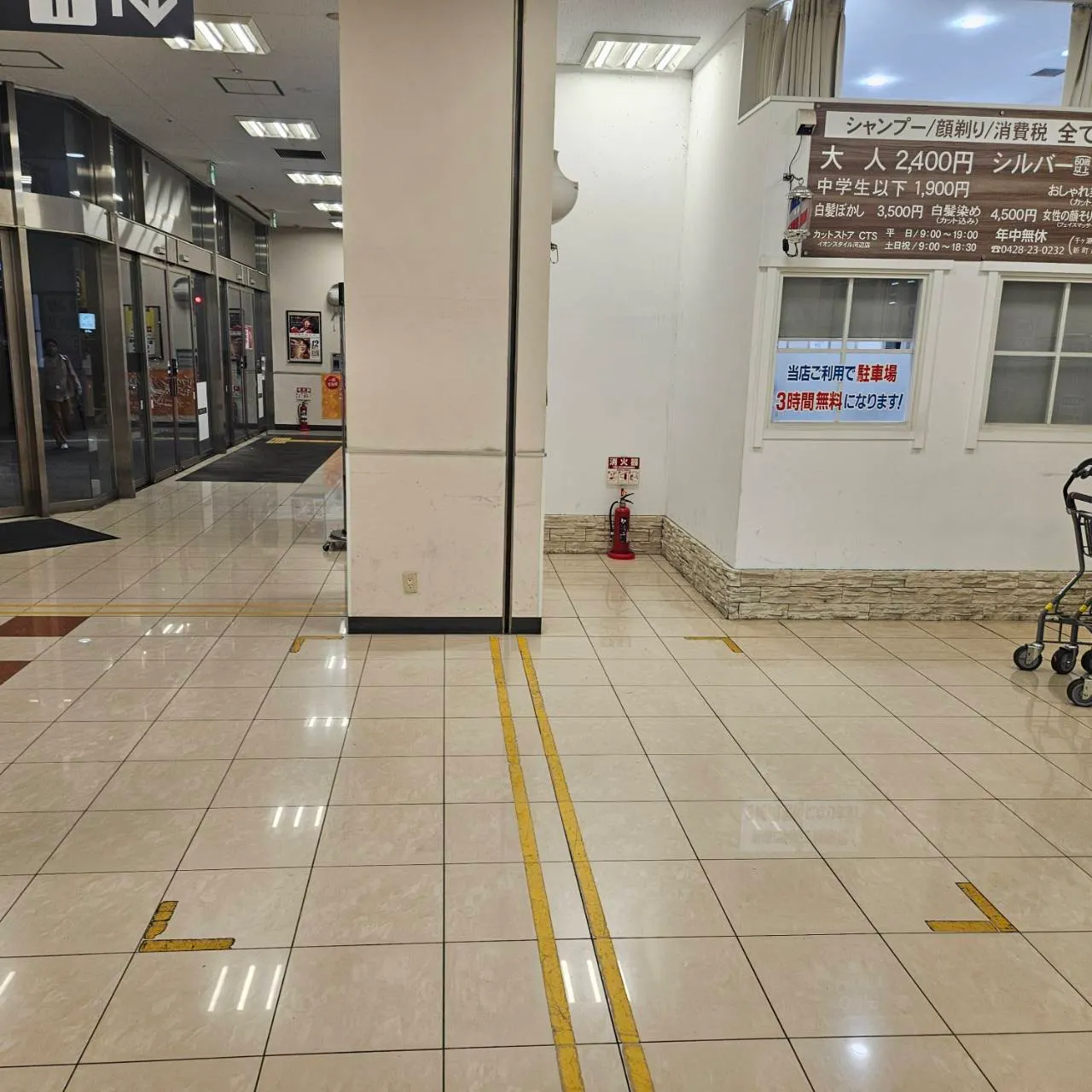 【イオンスタイル河辺店】各種プロモーションに適した1階平面駐車場出入口付近のイベントスペース
