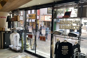 【渋谷駅3分】PRイベント・ポップアップストア出店に最適な渋谷センター街中心に位置する1F路面店舗前面窓ガラススペース