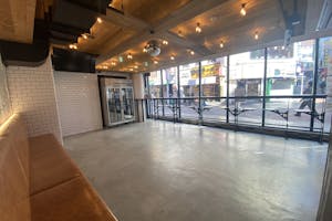 【渋谷駅3分】PRイベント・ポップアップストア出店に最適な渋谷センター街中心に位置する1F路面店舗前面窓ガラススペース
