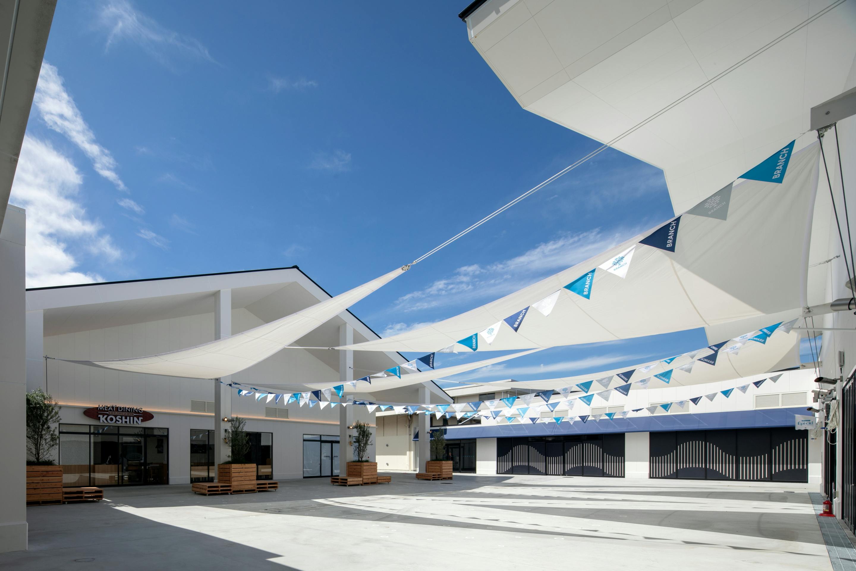 【BRANCH横浜南部市場】 販促イベントに利用可能なマーケット広場にある屋外スペース