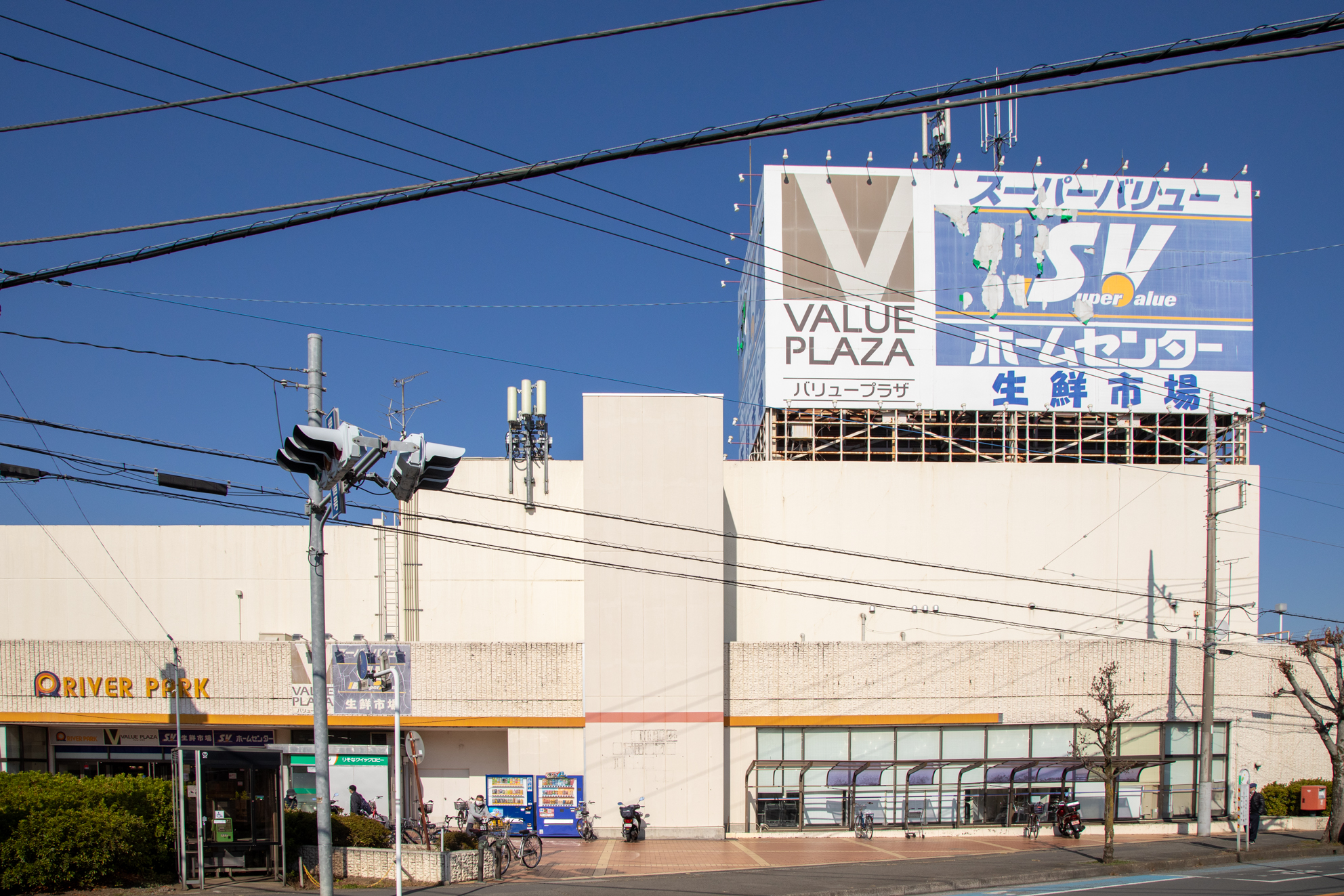 【スーパーバリュー 入間春日町店】物販やPRに最適なスーパー内エレベーター前のレジアウト催事イベントスペースの画像6