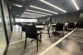 【新橋駅1分】各種パーティーやセミナーに適した黒を基調としたシックな雰囲気の貸切イベントスペース