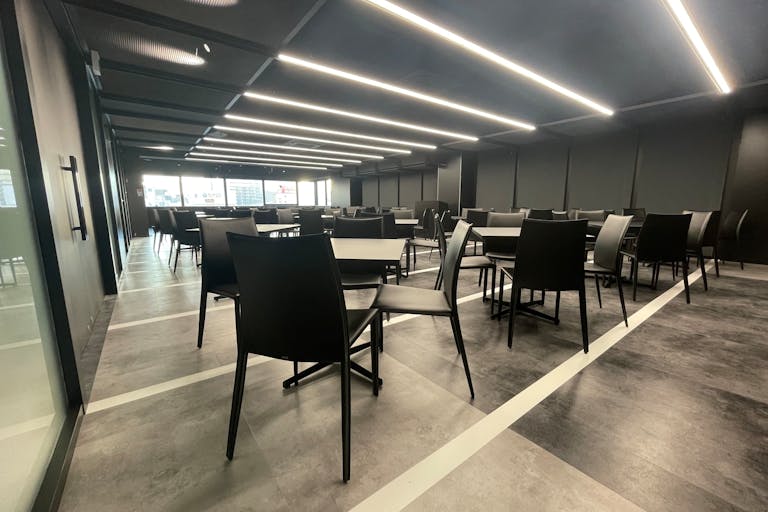 【メインフロア】- グレイドパーク 新橋駅前8F(銀座口)) の写真