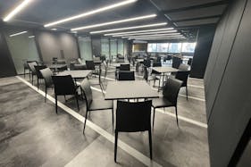 【新橋駅1分】各種パーティーやセミナーに適した黒を基調としたシックな雰囲気の貸切イベントスペース