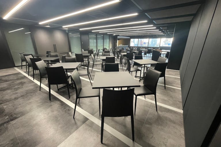 【メインフロア】- グレイドパーク 新橋駅前8F(銀座口)) の写真