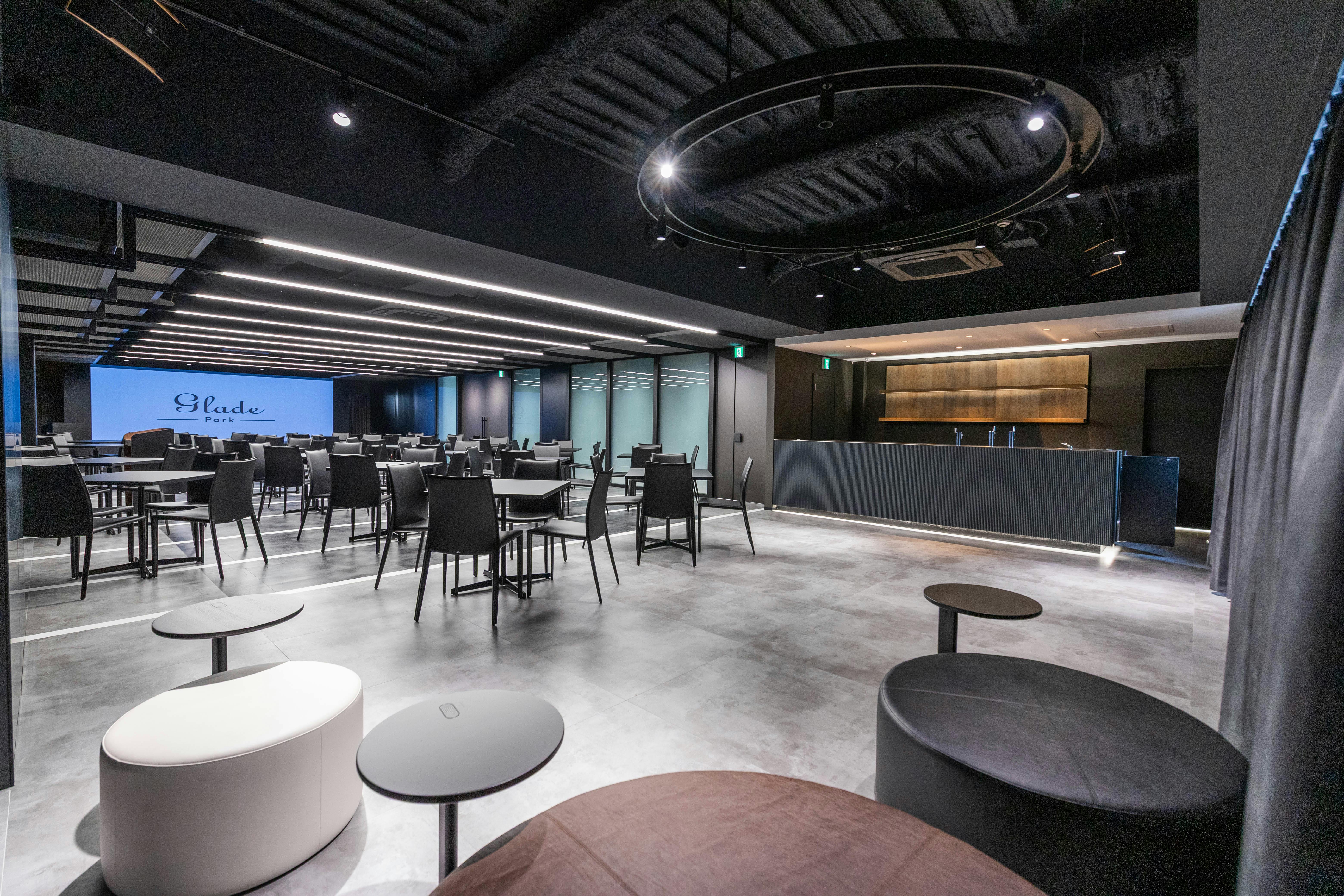 【新橋駅1分】各種パーティーやセミナーに適した黒を基調としたシックな雰囲気の貸切イベントスペース