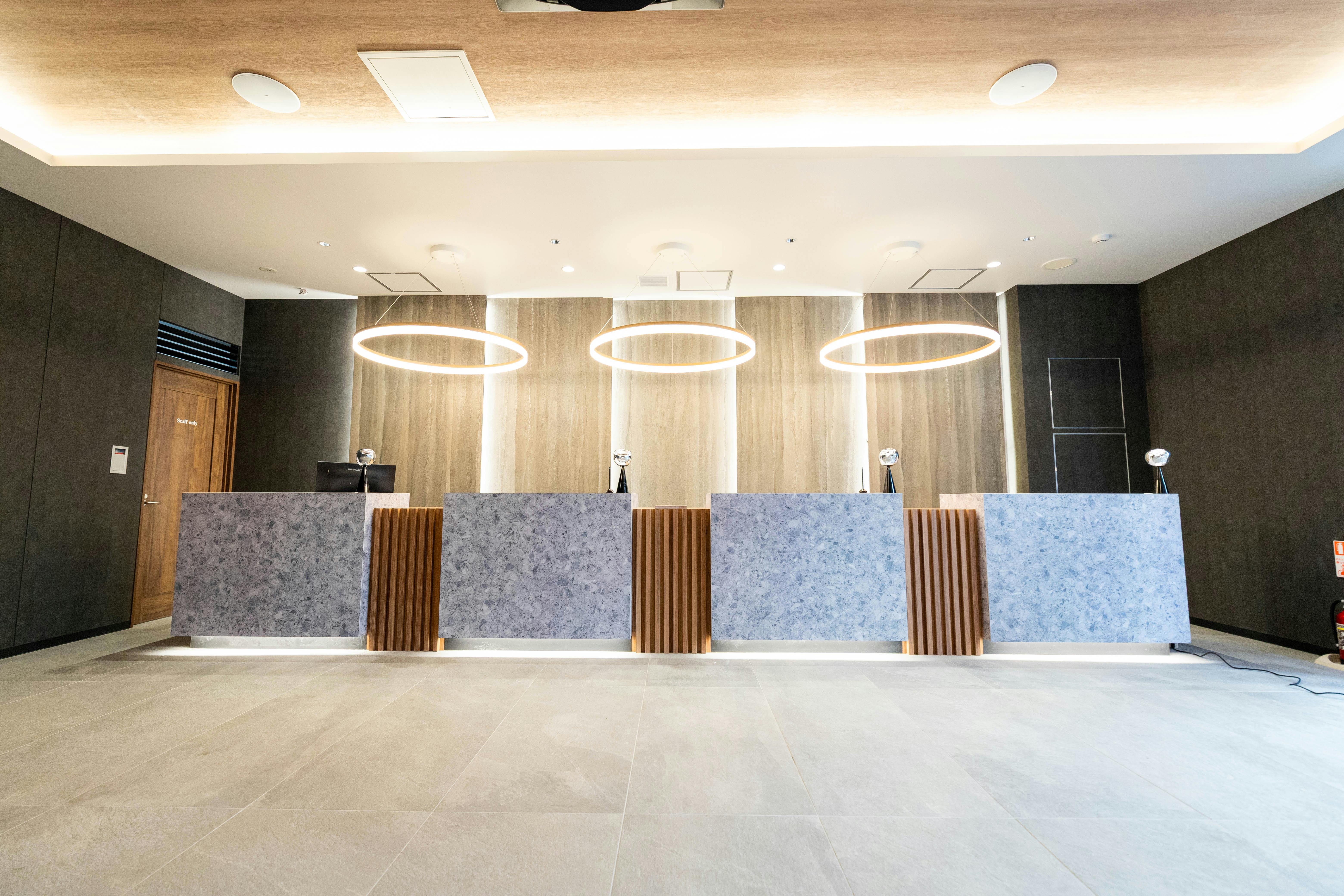 【新橋駅1分】各種パーティーやセミナーに適した黒を基調としたシックな雰囲気の貸切イベントスペース