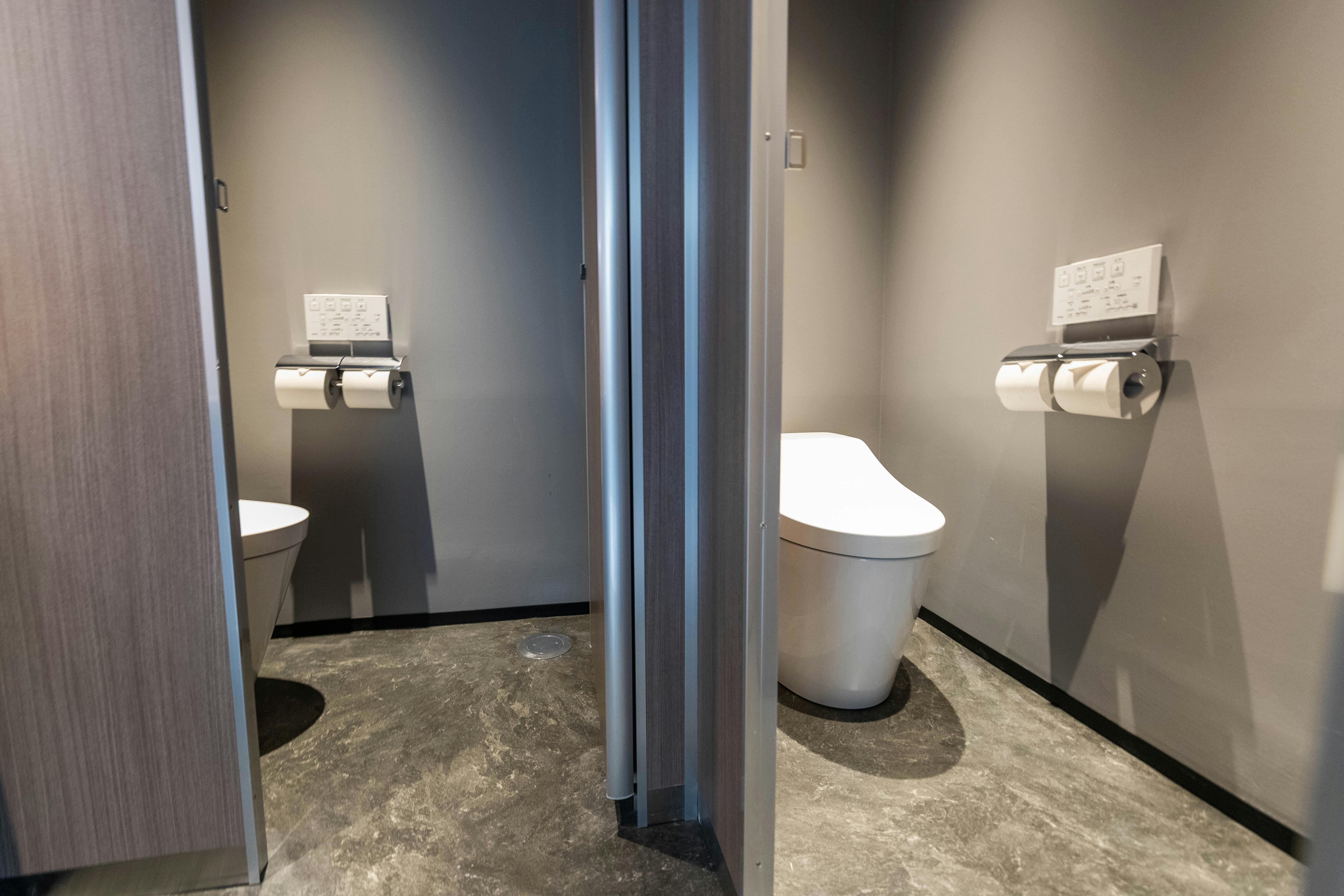 【新橋駅1分】各種パーティーやセミナーに適した黒を基調としたシックな雰囲気の貸切イベントスペース