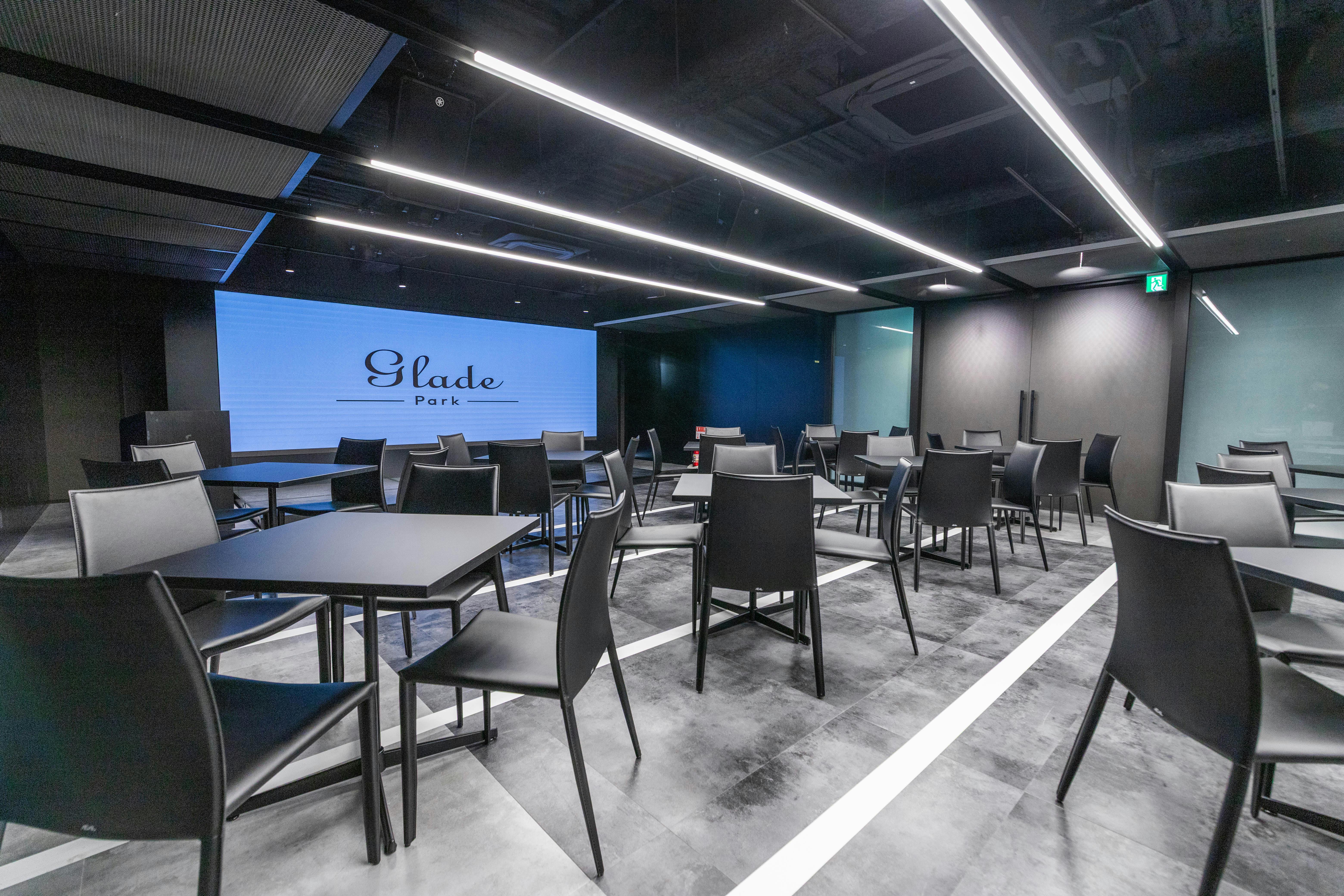 【新橋駅1分】各種パーティーやセミナーに適した黒を基調としたシックな雰囲気の貸切イベントスペース