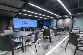 【新橋駅1分】各種パーティーやセミナーに適した黒を基調としたシックな雰囲気の貸切イベントスペース