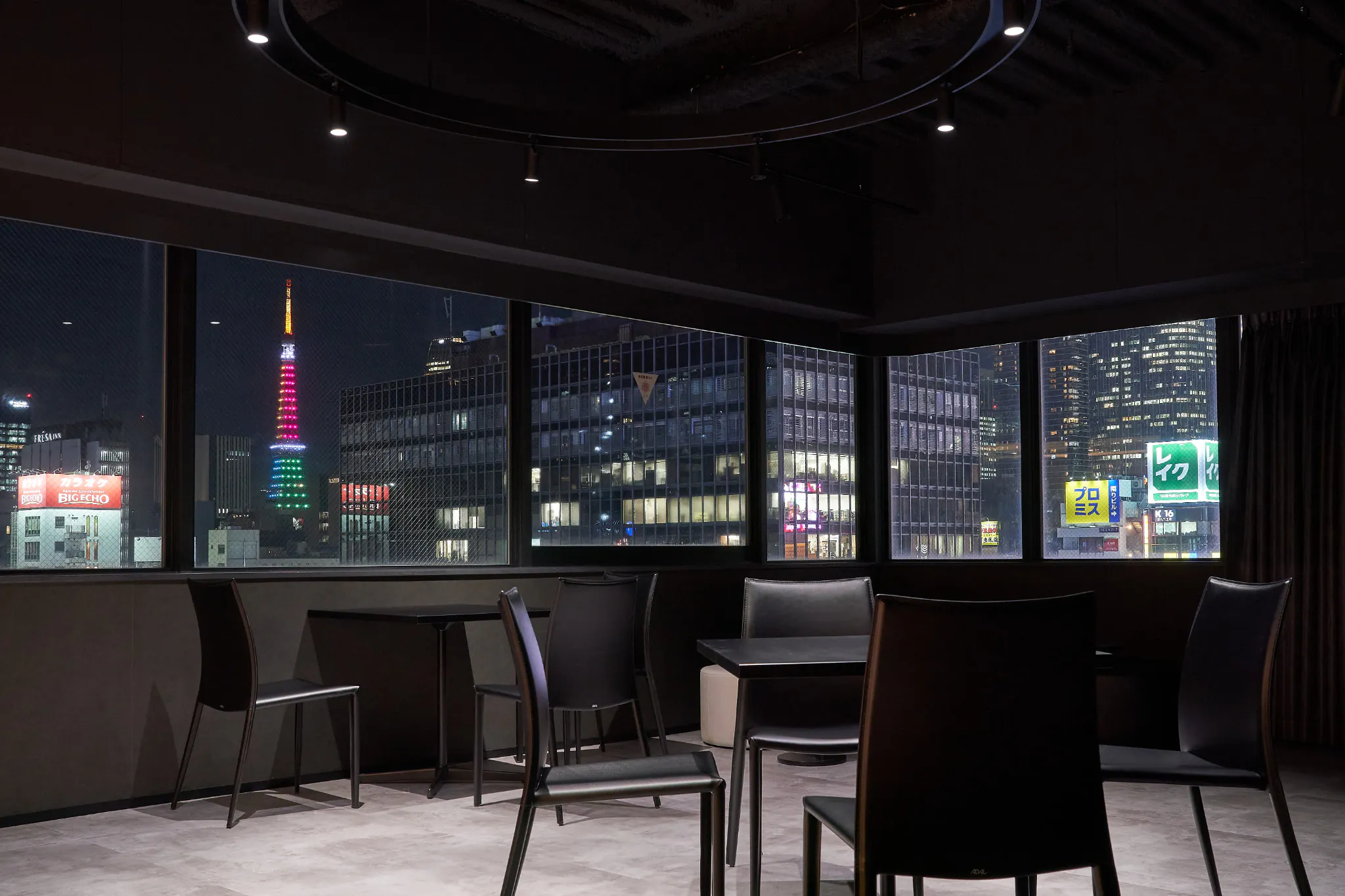 【新橋駅1分】各種パーティーやセミナーに適した黒を基調としたシックな雰囲気の貸切イベントスペース