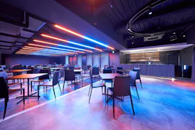 【新橋駅1分】各種パーティーやセミナーに適した黒を基調としたシックな雰囲気の貸切イベントスペース