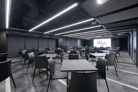 【新橋駅1分】各種パーティーやセミナーに適した黒を基調としたシックな雰囲気の貸切イベントスペース
