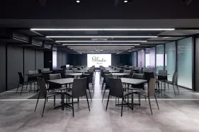 【新橋駅1分】各種パーティーやセミナーに適した黒を基調としたシックな雰囲気の貸切イベントスペース