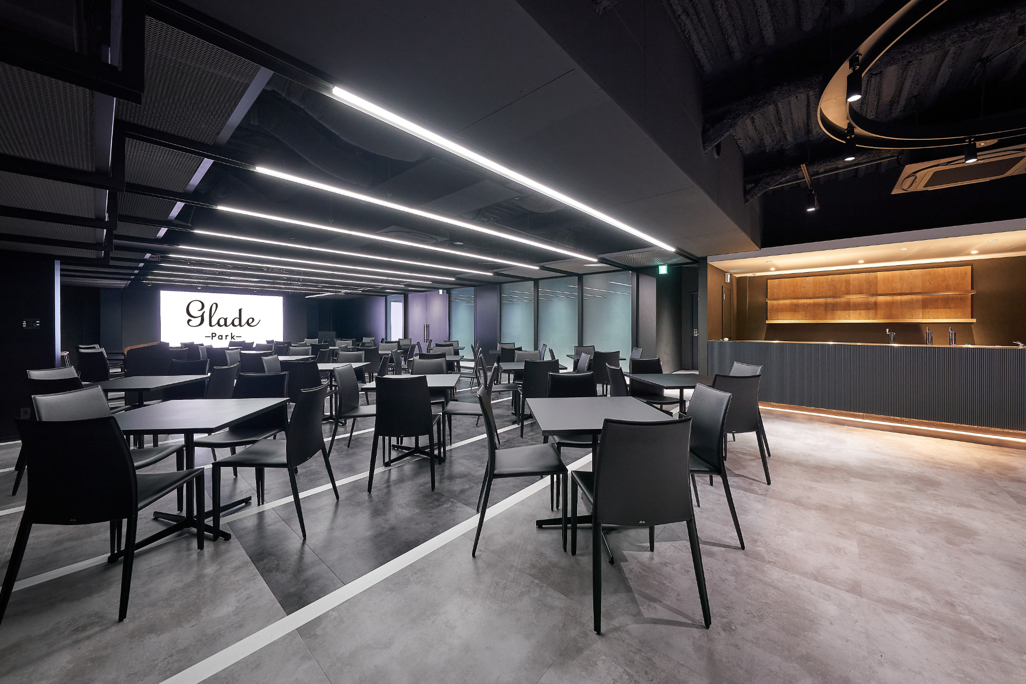 【新橋駅1分】各種パーティーやセミナーに適した黒を基調としたシックな雰囲気の貸切イベントスペース