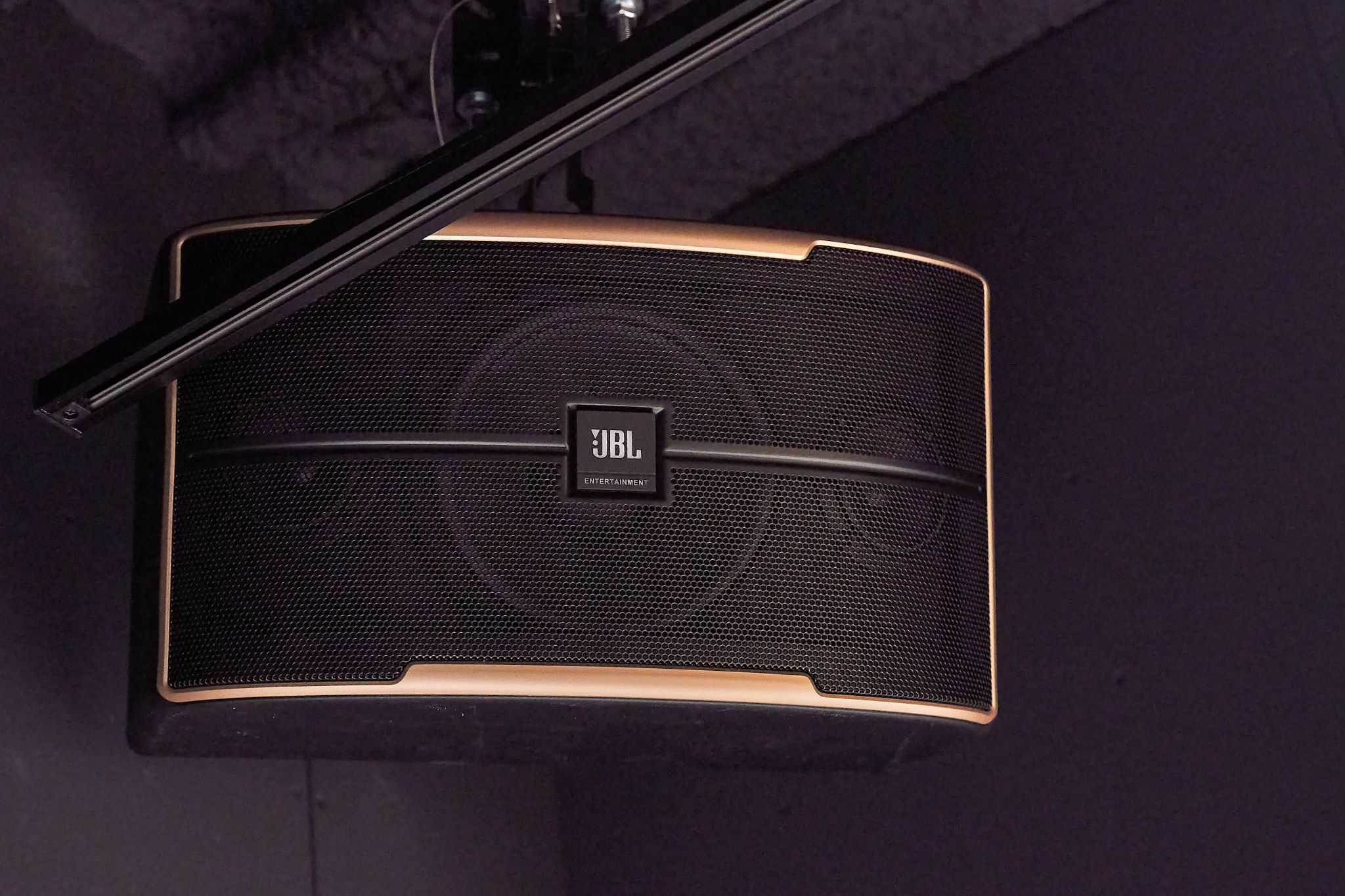 【新橋駅1分】各種パーティーやセミナーに適した黒を基調としたシックな雰囲気の貸切イベントスペース