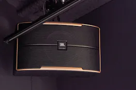 【新橋駅1分】各種パーティーやセミナーに適した黒を基調としたシックな雰囲気の貸切イベントスペース