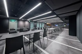 【新橋駅1分】各種パーティーやセミナーに適した黒を基調としたシックな雰囲気の貸切イベントスペース