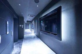 【新橋駅1分】各種パーティーやセミナーに適した黒を基調としたシックな雰囲気の貸切イベントスペース