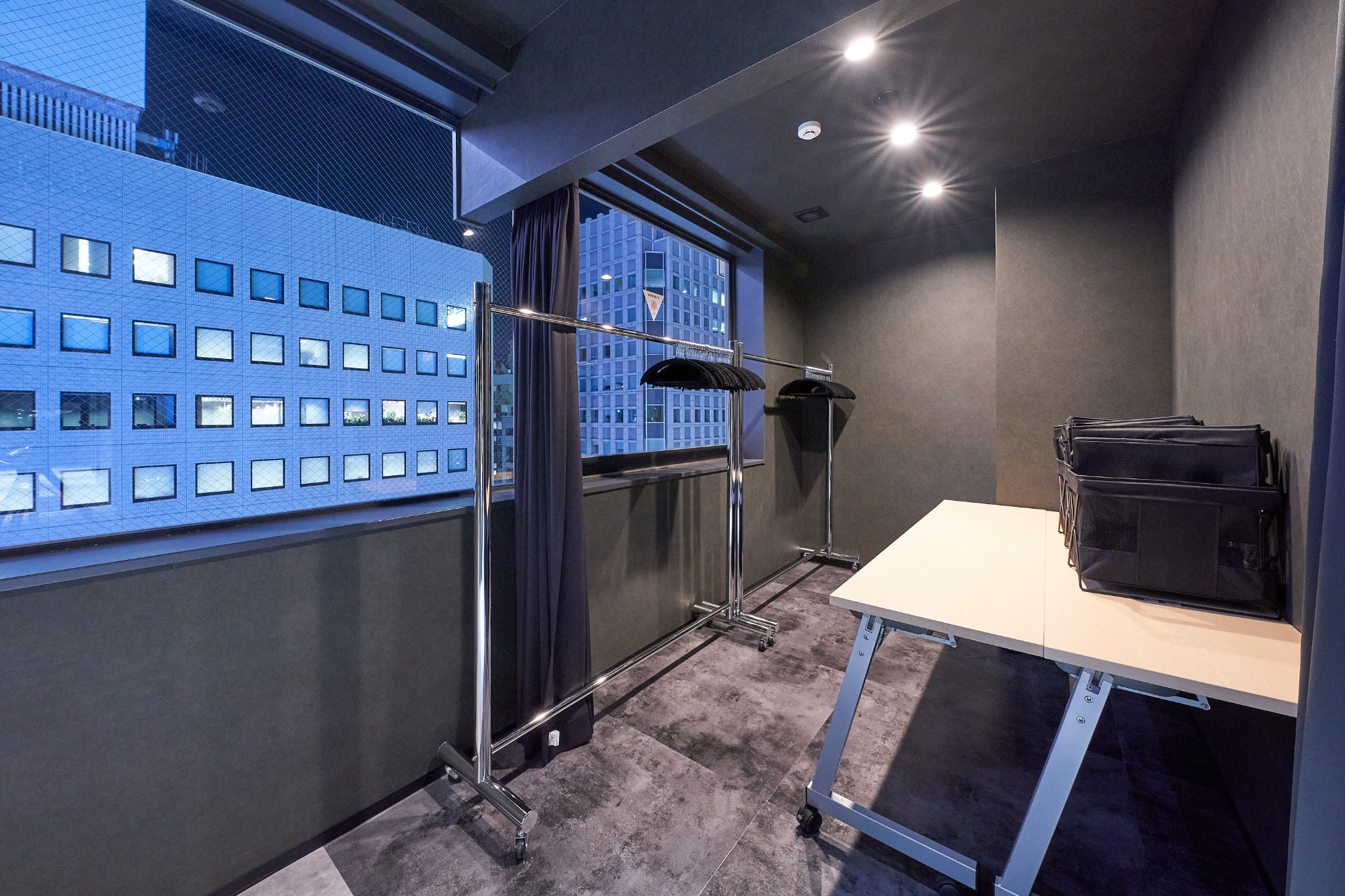 【新橋駅1分】各種パーティーやセミナーに適した黒を基調としたシックな雰囲気の貸切イベントスペース