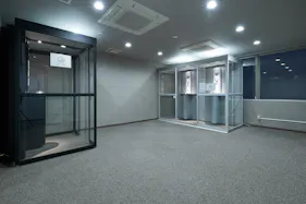 【新橋駅1分】各種パーティーやセミナーに適した黒を基調としたシックな雰囲気の貸切イベントスペース